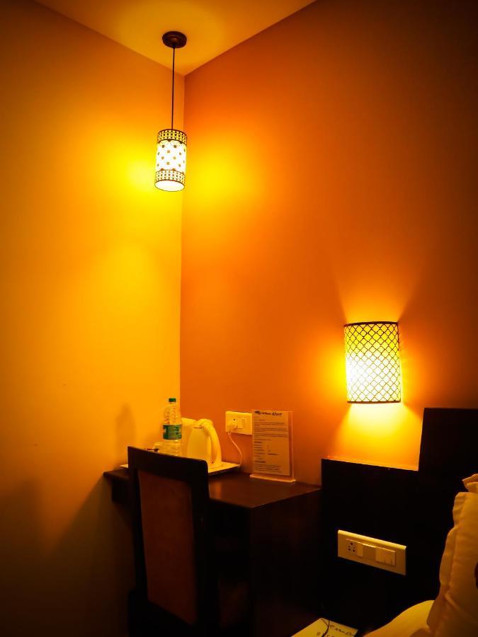 White Pearl Residency Hotel Pondicherry Exterior photo